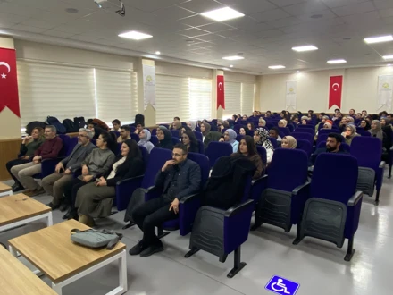 Matematik Topluluğunun düzenlemiş olduğu "Bölümümüz mezunları ile iş fırsatları” konulu konferans
